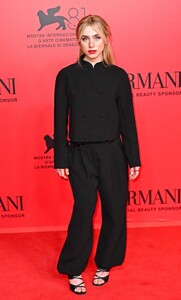 clara-galle-attends-the-armani-beauty-dinner-at-the-81st-venice-international-film-festival-in-venice-08-31-2024-2.jpg