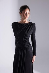 hailey-siyah-drapeli-uzun-elbise-f4d-26.jpg
