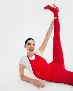 kendall-jenner-in-high-fashion-editorial-pose-for-therabody-2025-0.jpg