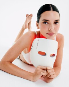 kendall-jenner-in-high-fashion-editorial-pose-for-therabody-2025-3.jpg