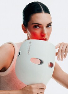 kendall-jenner-in-high-fashion-editorial-pose-for-therabody-2025-5.jpg