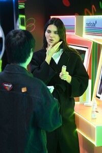 kendall-jenner-in-the-row-and-gucci-at-medicube-pop-up-in-nyc-0.jpg