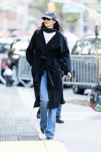 kendall-jenner-in-the-row-harri-coat-on-nyc-sidewalks-4.jpg