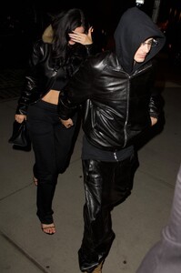 kylie-jenner-in-black-leather-look-with-timothee-chalamet-in-nyc-1.jpg
