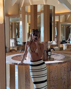 pool side n amaretto sour (3).jpg