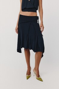 sharni-skirt-black-with-jean-03.jpg