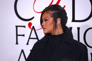 shutterstock_editorial_rihanna_at_the_2025_cfda_award_15681038m.jpg