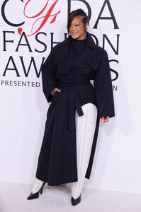 shutterstock_editorial_rihanna_at_the_2025_cfda_award_15681038o.jpg