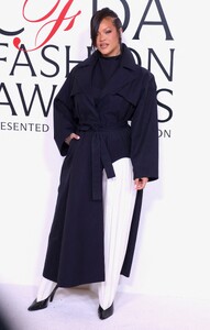 shutterstock_editorial_rihanna_at_the_2025_cfda_award_15681038r.jpg