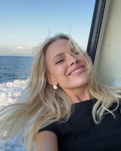 so grateful for this 2024 plenty of happiness (1).jpg