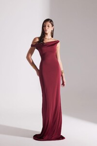 vesna-bordo-dusuk-omuz-uzun-elbise-d1-8b5.jpg