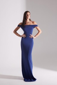 vesna-koyu-mavi-dusuk-omuz-uzun-elbise-812e-9.jpg