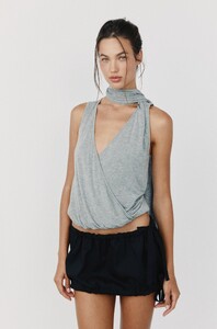 vivi-top-grey-with-jean-04.jpg