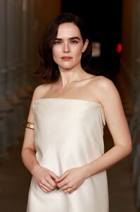 zoey-deutch-at-2025-lacma-art-film-gala-at-los-angeles-county-museum-of-art-11-01-2025-0.jpg
