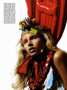 09031_Vogue_Italia_Mar90o2005_phMarioSorrenti_HanaSoukupova_03_122_729lo.jpg