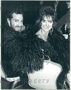 1985-Wire-Photo-Actress-Linda-Gray-With-Boyfriend.jpg