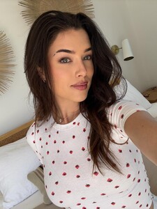 [2025.07.31] heylaurensummer_525873459_18416240590129844_2123290280034419541_n.jpg