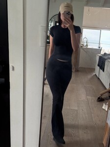 [2025.07.31] heylaurensummer_526647265_18416240530129844_172261600879958418_n.jpg