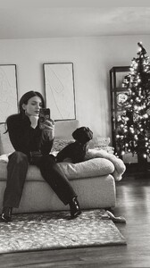 [2025.11.28] victoriajustice_3776313365967743659.jpg