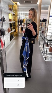 [2025.12.01] barrefaeli_3777991465792714548.jpg