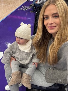 [2025.12.01] katelove_588307983_18545159917054296_3378461283089013950_n.jpg