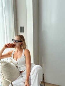 [2025.12.02] barrefaeli_586695585_18547709890041153_6834665537605745228_n.jpg