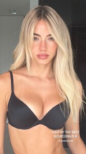 [2025.12.02] ellaayalon_3779086100922063939.jpg