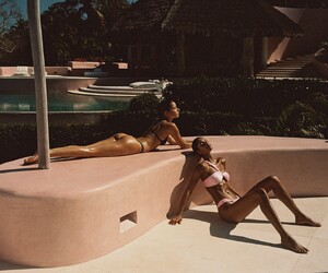 [2025.12.02] lavarice.swim_587719726_18071938079578411_2895129176468111849_n.jpg