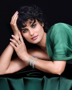 [2025.12.03] taylor_hill_589914522_18548437018024492_6756814168711856526_n.jpg