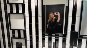 [2025.12.04] barrefaeli_3780236871700341211.jpg