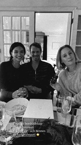 [2025.12.04] kellygale-jennieham_3780312486185133816.jpg