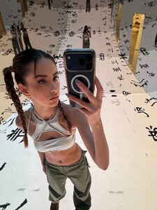 [2025.12.05] lizakovalenkoo_590419411_18545087542056988_2371173938980915306_n.jpg