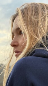 [2025.12.06] barrefaeli_3781659402290389604.jpg