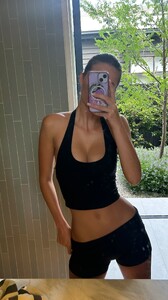 [2025.12.06] lindsaydemyan_3781929881446821094.jpg