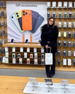 [2025.12.06] msgigiparis_589541475_18540049531007726_3079623646914303759_n.jpg