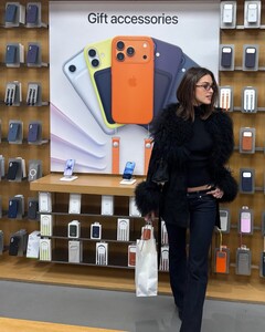 [2025.12.06] msgigiparis_589643291_18540049591007726_1277073654123904144_n.jpg