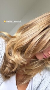 [2025.12.09] lindsaydemyan_3784209821441607326.jpg