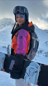 [2025.12.09] rachelc00k_DSDyE-qD2BY.jpg