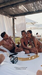 [2025.12.10] helenowen_3784922534689499149.jpg