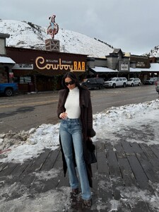 [2025.12.10] kelseymerritt_590489598_18551035321039208_7302202514746388771_n.jpg