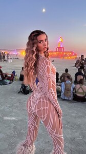 [2025.12.10] lizakovalenkoo_3784679361577150171.jpg