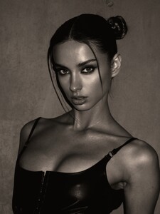 [2025.12.10] lizakovalenkoo_590413555_18546035554056988_2179469488542860680_n.jpg