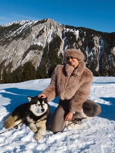 [2025.12.10] taylor_hill_598310003_18549861712024492_4182545544489601043_n.jpg