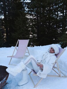 [2025.12.10] taylor_hill_598655862_18549861775024492_1208113045339547034_n.jpg