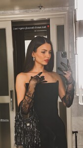 [2025.12.14] victoriajustice_3787639723729726094.jpg