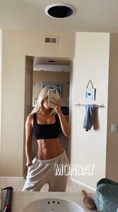 [2025.12.15] lindsaymariebrewer_3788409013533829618.jpg