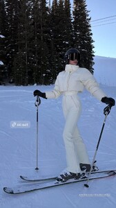 [2025.12.16] kelseymerritt_3789104861854932366.jpg