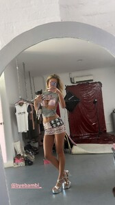 [2025.12.17] lindsaydemyan_3789987172490319166.jpg