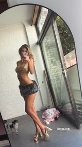 [2025.12.17] lindsaydemyan_3790178628685447034.jpg