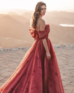 [2025.12.18] allurebridals_590432649_18541346074014821_5455877616369093517_n.jpg